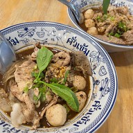 เมนูของร้าน ก๋วยเตี๋ยวเรือคั่วเข้ม ฉะเชิงเทรา