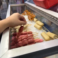 ลูกชิ้นทอด บีทีเอสสนามเป้า