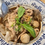เมนูของร้าน ก๋วยเตี๋ยวเรือคั่วเข้ม ฉะเชิงเทรา
