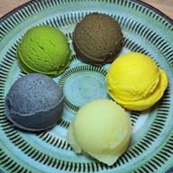 Miyuki Ice-cream บรรทัดทอง