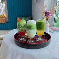 เดอะไลท์เฮ้าคาเฟ่ ประชาอุทิศ90