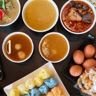 สถานีน้ำยาปู กาดคำเที่ยง | Namyapoo Station Bar & Restaurant