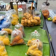ตลาดฉัตรไชย