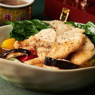 หลังห้อยเทียนเหลา (ราดหน้าเฮียอ้วน ตำนานเยาวราช) สาขาเมืองทอง สาขาเมืองทอง