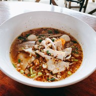 เมนูของร้าน ครัวถั่วแระ ก๋วยเตี๋ยวต้มยำ ข้าวหมูแดง ข้าวหมูกรอบ กาแฟสด เลี่ยงเมืองนนทบุรี สนามบินน้ำ