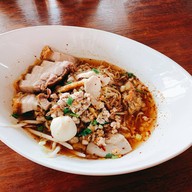 เมนูของร้าน ครัวถั่วแระ ก๋วยเตี๋ยวต้มยำ ข้าวหมูแดง ข้าวหมูกรอบ กาแฟสด เลี่ยงเมืองนนทบุรี สนามบินน้ำ