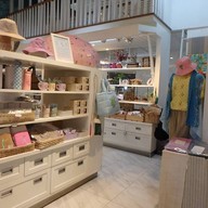 บรรยากาศ ภูฟ้า จามจุรีสเเควร์