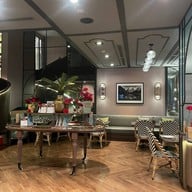 บรรยากาศ Hyde & Seek Athenee