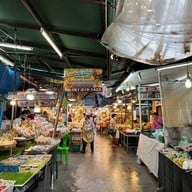 ตลาดฉัตรไชย