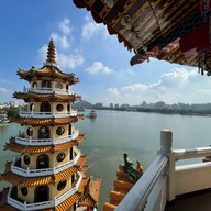 บรรยากาศ Dragon & Tiger Pagodas