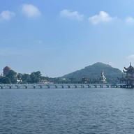 บรรยากาศ Dragon & Tiger Pagodas