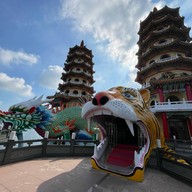 บรรยากาศ Dragon & Tiger Pagodas