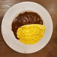 Hey's Burg สามย่าน