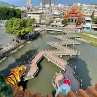 บรรยากาศ Dragon & Tiger Pagodas