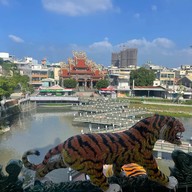 บรรยากาศ Dragon & Tiger Pagodas
