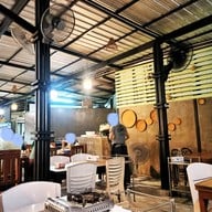 บรรยากาศ ร้านอุบลแจ่วฮ้อน ราชาเหงือกทอด ซอยศาสนา2