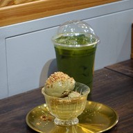 เมนูของร้าน THREE TEA POTS