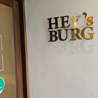 Hey's Burg สามย่าน