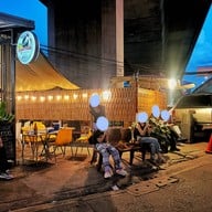 บรรยากาศ ร้านอุบลแจ่วฮ้อน ราชาเหงือกทอด ซอยศาสนา2