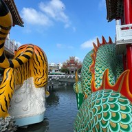 บรรยากาศ Dragon & Tiger Pagodas