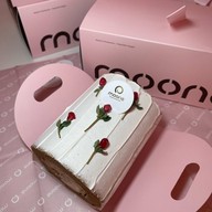 Moone Rolls Central World