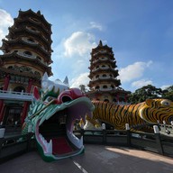 บรรยากาศ Dragon & Tiger Pagodas