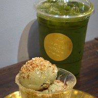 เมนูของร้าน THREE TEA POTS