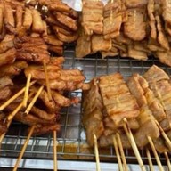 หมูปิ้งจิ้มแจ่ว ( ข้างปั้ม )