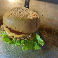 แฮมเบอร์เกอร์ไอ้หนวด หมู่บ้านเศรษฐกิจ