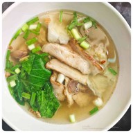 ร้านบุญเลิศ บะหมี่เกี๊ยว-ข้าวหมูแดง นางเลิ้ง