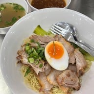 เมนูของร้าน ร้านเจ็กชินหมูกรอบ แปดริ้ว