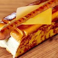 Frankie Hotdogs ศาลาแดง