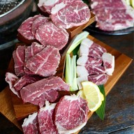 ยักษ์กินเนื้อ บุฟเฟ่ต์ปิ้งย่าง