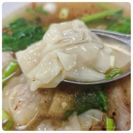 ร้านบุญเลิศ บะหมี่เกี๊ยว-ข้าวหมูแดง นางเลิ้ง