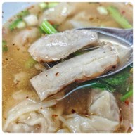 ร้านบุญเลิศ บะหมี่เกี๊ยว-ข้าวหมูแดง นางเลิ้ง