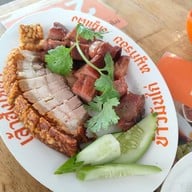เมนูของร้าน เล้าฮ้งเชียง ข้าวมันไก่ หมูกรอบ หมูแดง พุทธมณฑลสาย 2