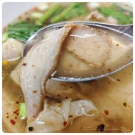 ร้านบุญเลิศ บะหมี่เกี๊ยว-ข้าวหมูแดง นางเลิ้ง