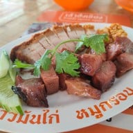 เมนูของร้าน เล้าฮ้งเชียง ข้าวมันไก่ หมูกรอบ หมูแดง พุทธมณฑลสาย 2