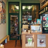หน้าร้าน Blanco Bakery&Coffee -