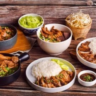 โก๋ ก๋วยเตี๋ยวไก่ตุ๋น นุ่มละลาย สนามบินน้ำ