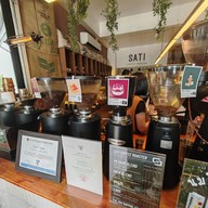 บรรยากาศ SATI Coffee Roaster - โรงคั่วกาแฟสติ คอฟฟี่ โรสเตอร์ สุรินทร์
