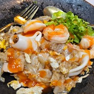 เมนูของร้าน ฟาตินชิ้นสะดุ้ง ฮาลาล ซีคอนศรีนครินทร์ ชั้น2 ฝั่งLotus (หน้าFitness first)