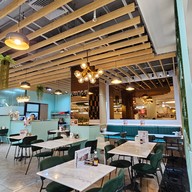 บรรยากาศ ฟาตินชิ้นสะดุ้ง ฮาลาล ซีคอนศรีนครินทร์ ชั้น2 ฝั่งLotus (หน้าFitness first)