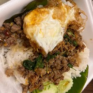 กระเพราถาดยักษ์  ข้างแหลมทอง