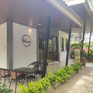 หน้าร้าน Phanom Bakery