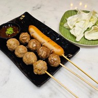 เมนูของร้าน ฟาตินชิ้นสะดุ้ง ฮาลาล ซีคอนศรีนครินทร์ ชั้น2 ฝั่งLotus (หน้าFitness first)