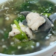 เมนูของร้าน ต้มเลือดหมูศรีย่าน  ก๋วยจั๊บญวน  ก๋วยเตี๋ยวหมูต้มยำ  เย็นตาโฟ ไม่มีสาขา