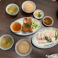 เมนูของร้าน Toh-Kim ข้าวมันไก่โต๊ะคิม Ekkamai Corner