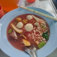 เมนูของร้าน เจ๊นุช เตี๋ยวปลา ต้มยำ เย็นตาโฟ