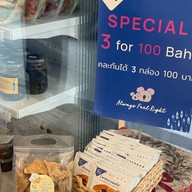 White Story Charn At The Avenue